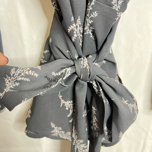 LOFT Floral Wrap Blouse Gray Pink Tie Waist Long Sleeve Size L NWT - Picture 7 of 10
